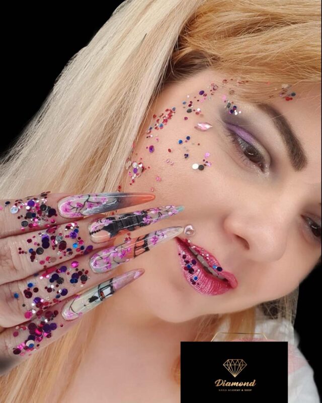 Un esempio di nail art creativa eseguito da Cristina, insegnante del Corso gel semipermanente a Padova